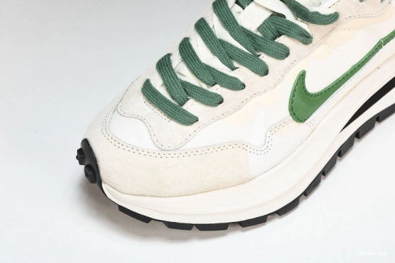 sacai White Vaporwaffle DD1875-102 Nike Green 0708